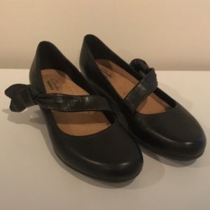 Clarks Slip-On Shoes (size 8.5)